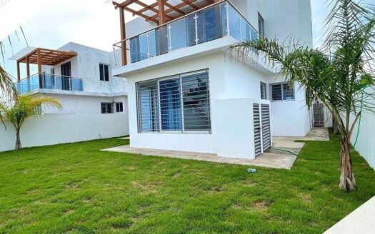 Casa con amplio patio en Santiago