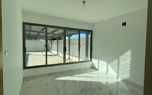 Venta de apartamento con patio en Urbanización Thomen, Santiago