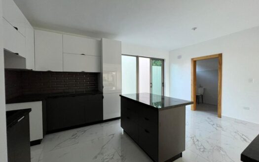Venta de apartamento con patio en Urbanización Thomen, Santiago