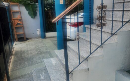 Venta de casa amplia de dos niveles en La Vega, RD