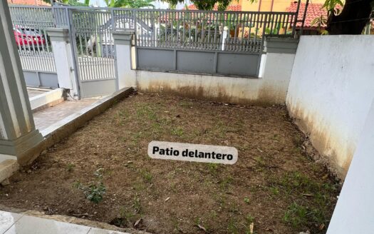 Casa amplia y con patio a la venta en Las Antillas, Santiago