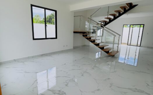 Venta de casa amplia próximo al Aeropuerto del Cibao, Santiago