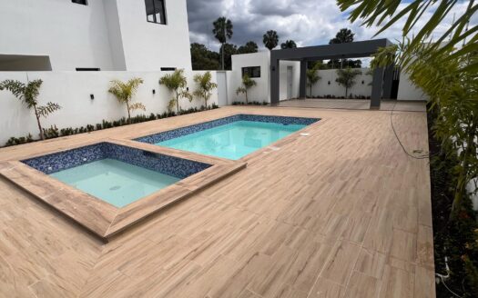 Venta de casa amplia próximo al Aeropuerto del Cibao, Santiago