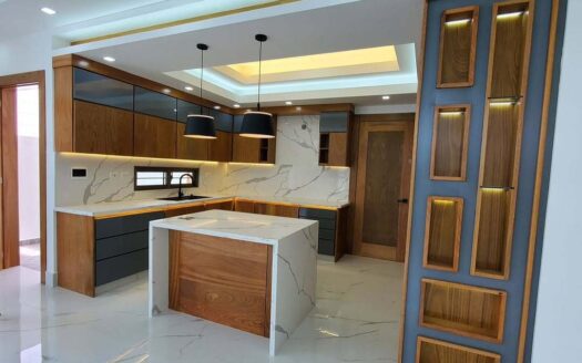 Venta de casa amplia y con patio en exclusivo residencial de Santiago