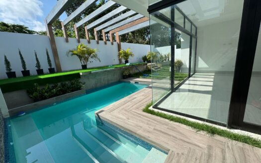 Venta de casa lujosa en Santiago, RD