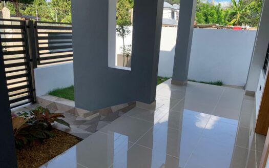 Venta de casa con patio en Valle Verde, Santiago, RD