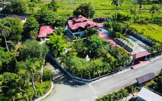 VILLA CON AMPLIO TERRENO DE VENTA EN BONAO
