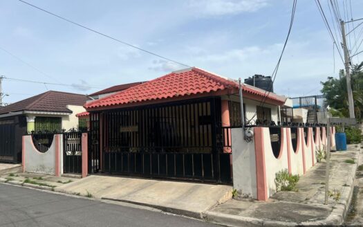 Casa económica a la venta en Santiago, Los Prados