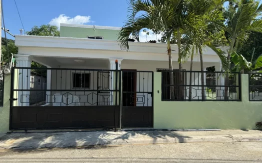 Casa amplia a la venta en Gurabo, Santiago