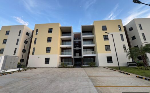 Apartamento con patio en venta, Jardines Del Norte