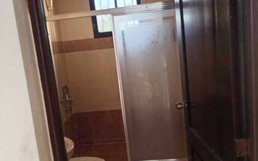 Venta amplia casa dos niveles en Santiago – Los Prados