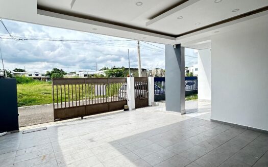 Venta de casa con piscina en Santiago – Llanos de Gurabo