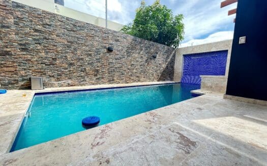 Venta de casa con piscina en Santiago – Llanos de Gurabo
