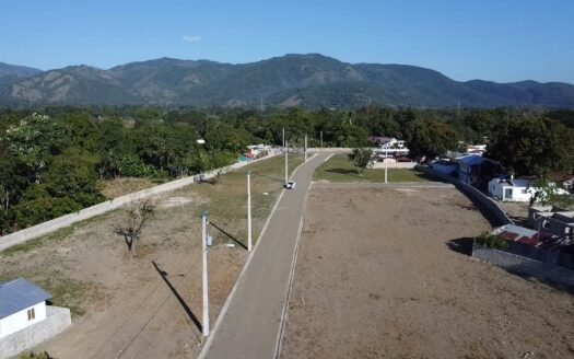 SOLARES EN HERMOSO PROYECTO DE BONAO