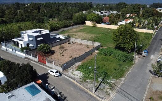 AMPLIO SOLAR DE VENTA EN BONAO