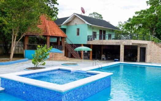 VILLA CON AMPLIO TERRENO DE VENTA EN BONAO
