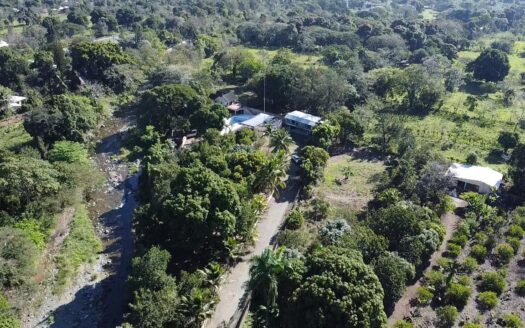 VILLA CON AMPLIO TERRENO DE VENTA EN BONAO