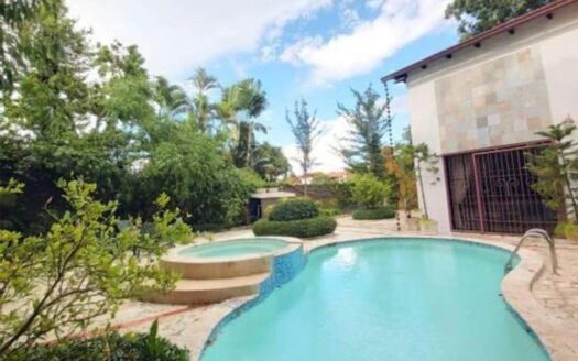 CASA DE VENTA EN LOS RIOS SANTO DOMINGO