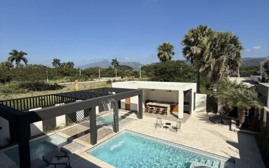 Venta de casa de lujo – piscina grande – con patio – en Santiago RD