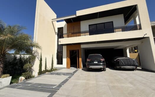 Venta de casa de lujo – piscina grande – con patio – en Santiago RD
