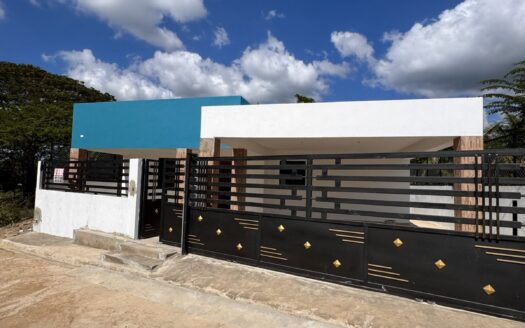 Venta de casa con patio en Gurabo, Santiago