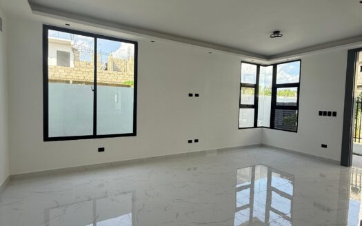 Venta de casa nueva y moderna, Santiago-Jardines del Rey