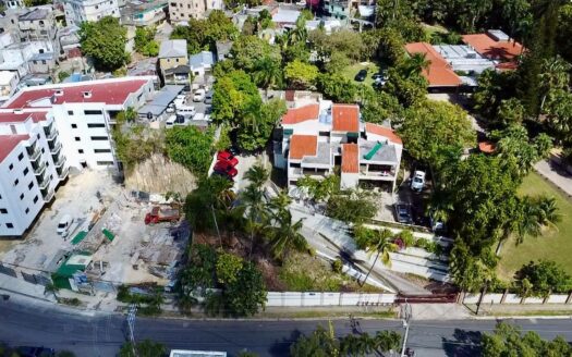 CASA AMPLIA DE VENTA EN LOS RIOS SANTO DOMINGO