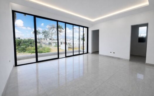 Moderna casa con patio en venta Santiago, RD
