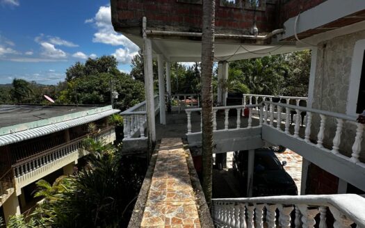 VILLA DE VENTA EN LOMA LINDA