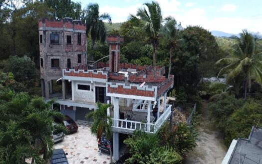 VILLA DE VENTA EN LOMA LINDA