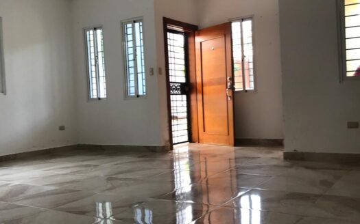 Venta de casa económica con patio en Gurabo, Santiago