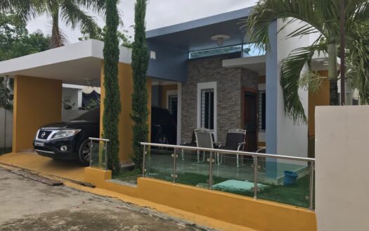 Venta de casa económica con patio en Gurabo, Santiago