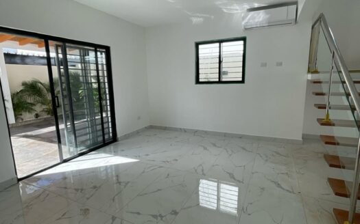 Casa con piscina en renta prox. Aeropuerto de Santiago, RD