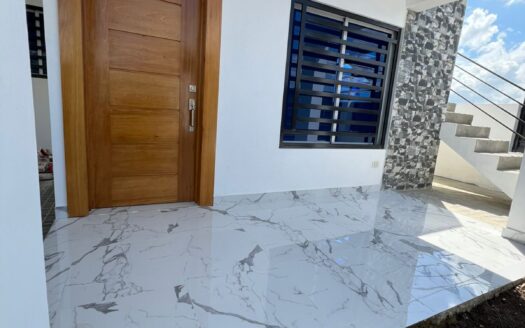 Moderna casa económica en Santiago-Urb Don Jaime