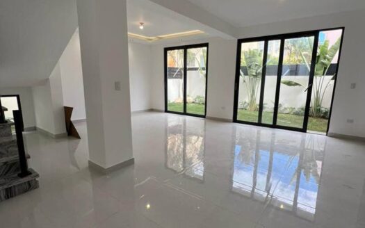 Venta de casa moderna con Roof View, Los Cerros De Gurabo