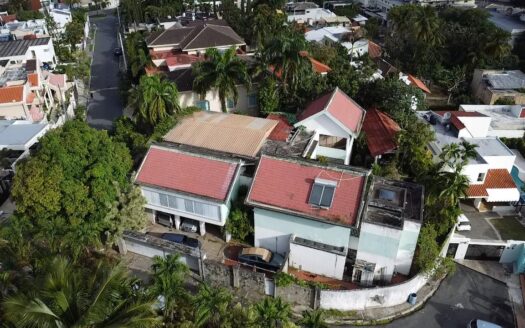 CASA DE VENTA EN LOS RIOS SANTO DOMINGO