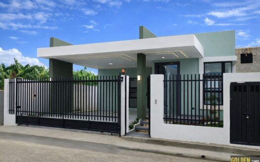 Venta de casa nueva y moderna, Santiago-Jardines del Rey