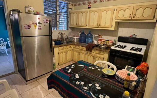 Casa en venta económica-patio próximo a Haché, Santiago