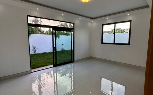 Venta de casa con patio – en proyecto Cerrado – Gurabo