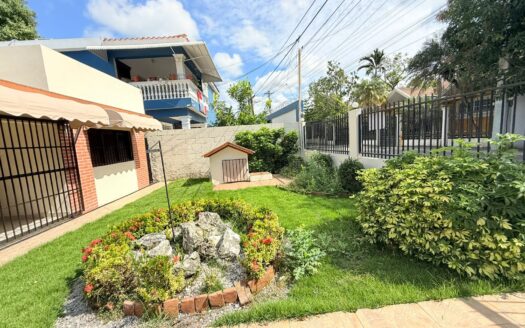 Venta de casa amplia y con patio en Gurabo, Santiago
