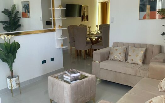 Primer nivel en venta y con patio en La Yapurt Dumit, Santiago, RD