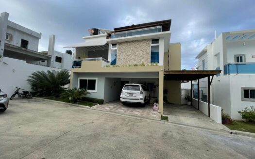 Casa en venta con picuzzi en San Felipe Puerto Plata, RD