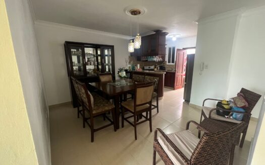 Venta de apartamento amplio en Los Rieles-Gurabo