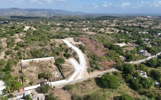 Venta de solar en residencial-Las-Charcas-Santiago