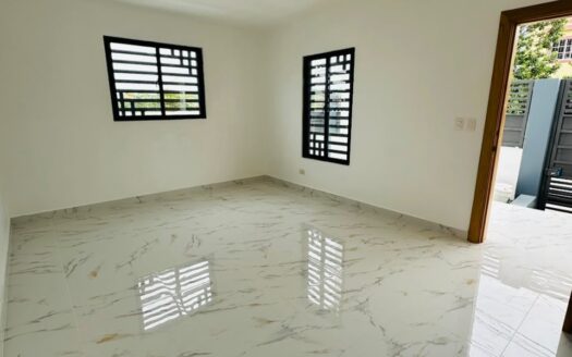 Amplia casa en venta Urb. Don Jaime-Santiago