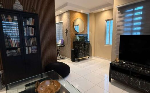 Venta de casa amplia con piscina en Gurabo-Santiago