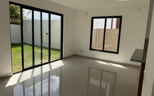 Casa en venta-patio-dos-niveles-Jardines del Sur