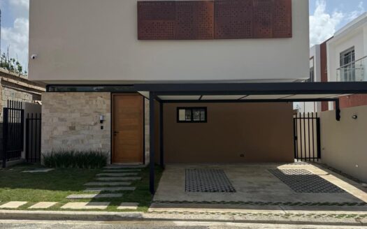 Casa en venta-patio-dos-niveles-Jardines del Sur